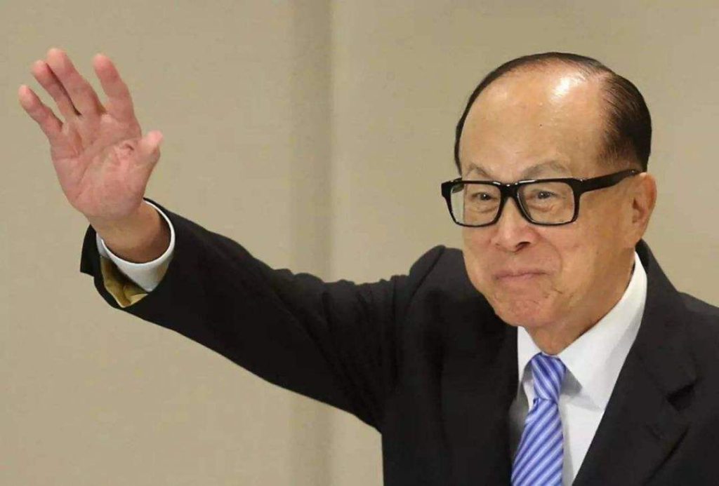 关税冲击美股震荡，特斯拉一度跌 8%，芯片股、中概股反弹